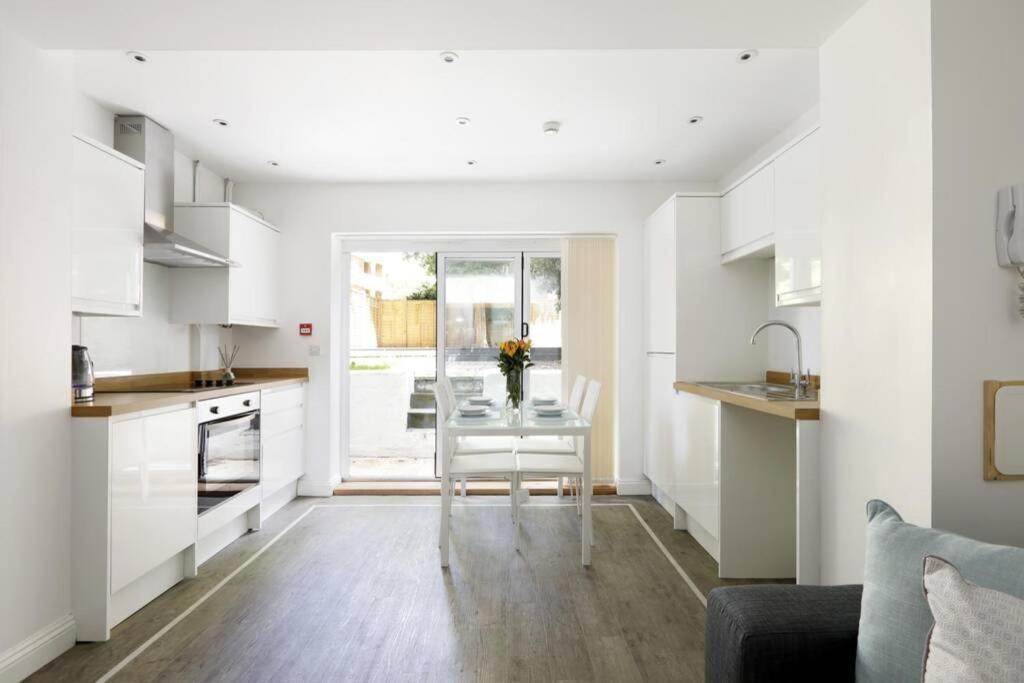 2 Bedrooms Close To The Beach With Garden And Own Entrance ! Hove Exterior foto