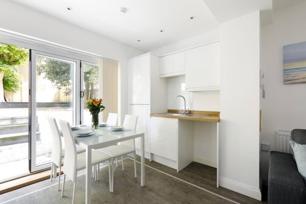 2 Bedrooms Close To The Beach With Garden And Own Entrance ! Hove Exterior foto